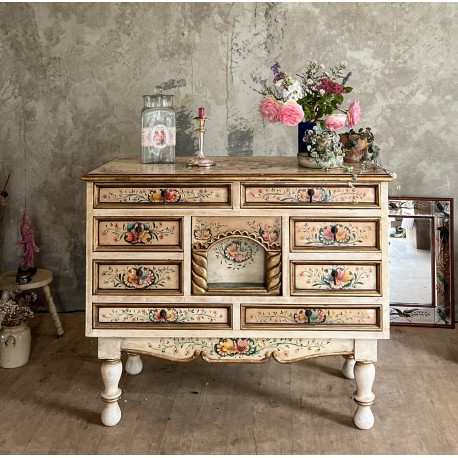 Commode fleurie