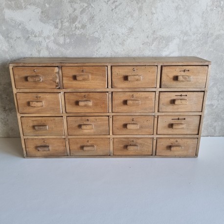 Petit meuble à tiroirs