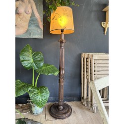 Lampadaire en bois